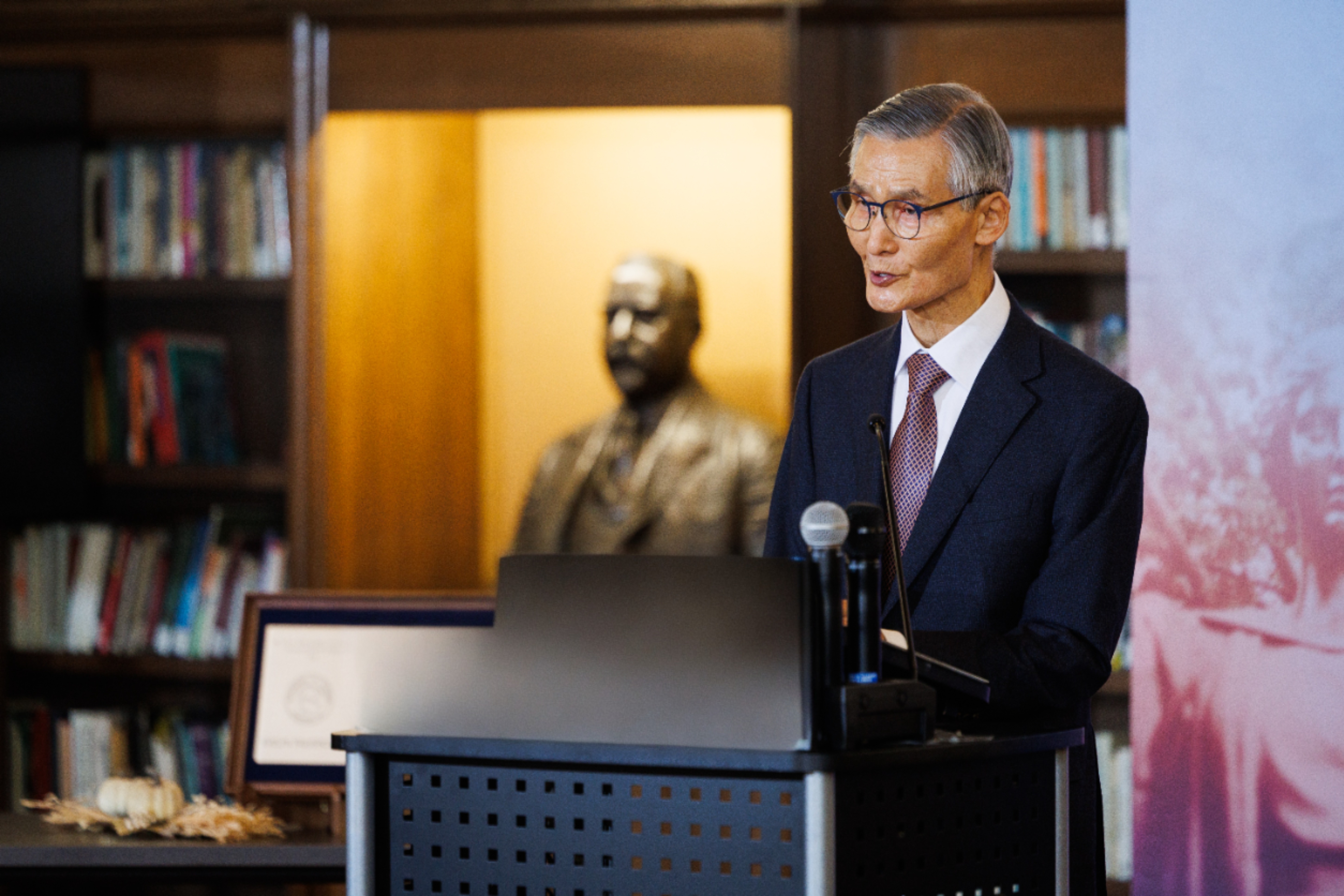 Dr. Shin at a university speaking engagement